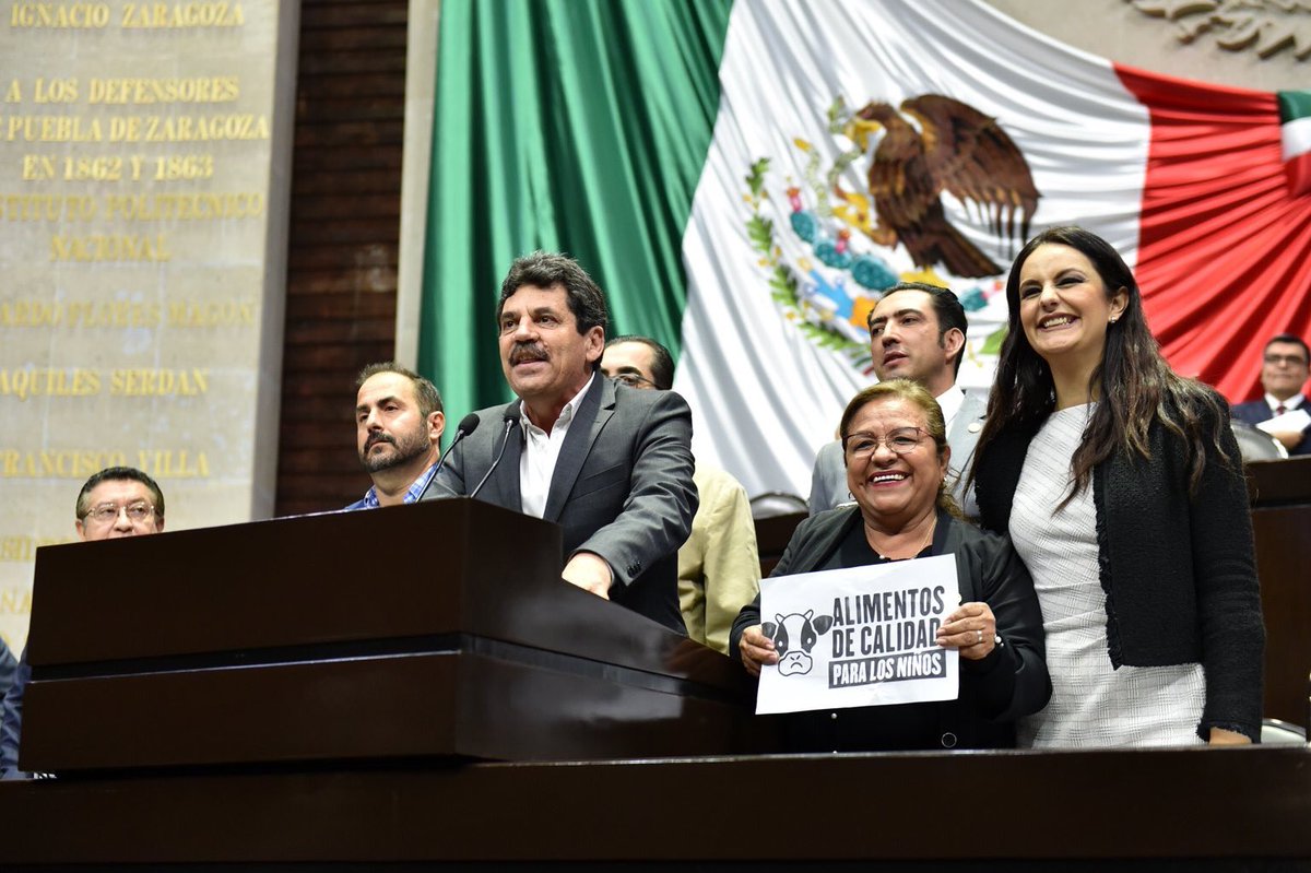 ¡LO LOGRAMOS: LAS FÓRMULAS LÁCTEAS YA NO PODRÁN SER LLAMADAS LECHE!

Hoy en la cámara aprobamos un dictamen de reforma a la Ley de la Propiedad Industrial, para que las marcas comerciales señalen si su producto es LECHE AUTÉNTICA o fórmula láctea. 

#TuVozEsMiVoz