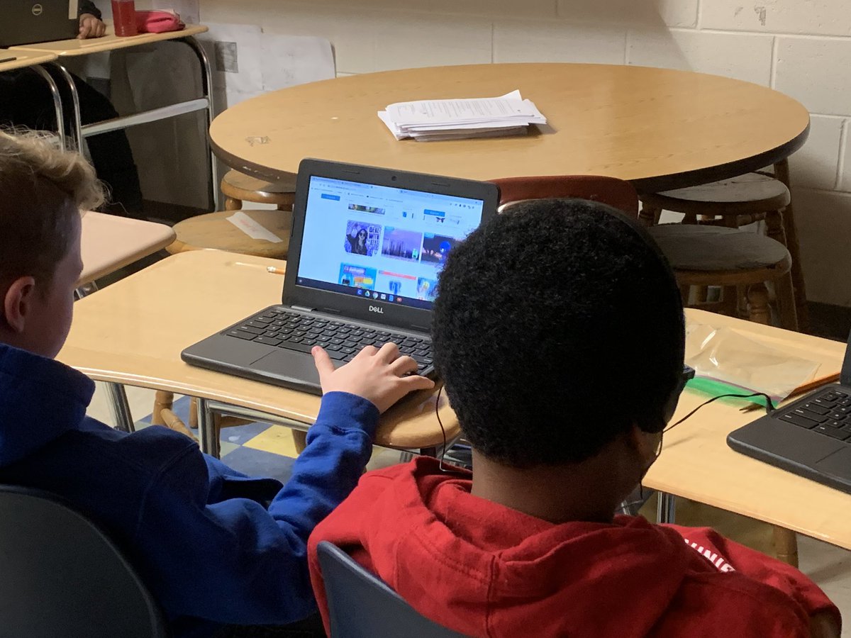 MarieCRobinson1's tweet photo. Ms. Harland’s class coding away! #HourOfCode #csdhoc2019 #chatcsd #codeorg https://t.co/CFPw6m5gOv