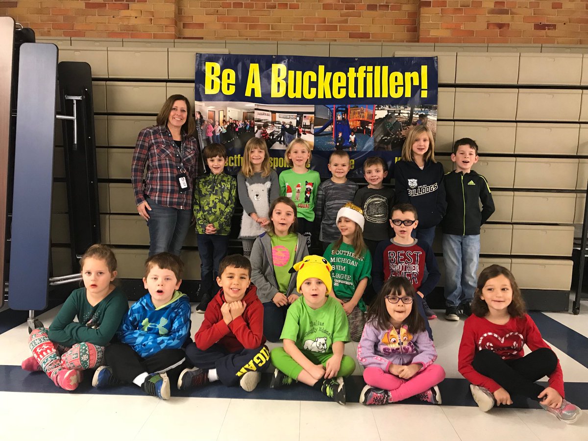 NCESupport's tweet photo. Friday Bucketfillers! Ho-Ho!-Ho! @NorthCreekElem https://t.co/vk09RENnBI