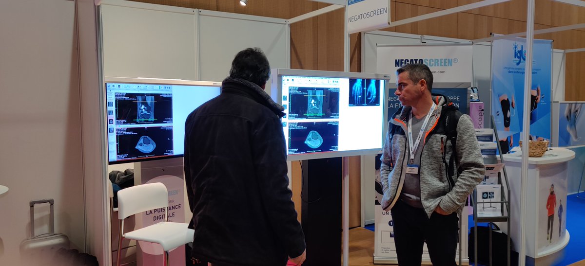 Negatoscreen1's tweet photo. 3ème journée au Congrès @SOFARTHRO à Rennes : Antoine LEFEVRE et Alex GUITTON accueillent les chirurgiens au village numérique pour leur présenter les innovations de la gamme #Negatoscreen cabinet et bloc.
#sfa2019 https://t.co/fxpgjv0y8M