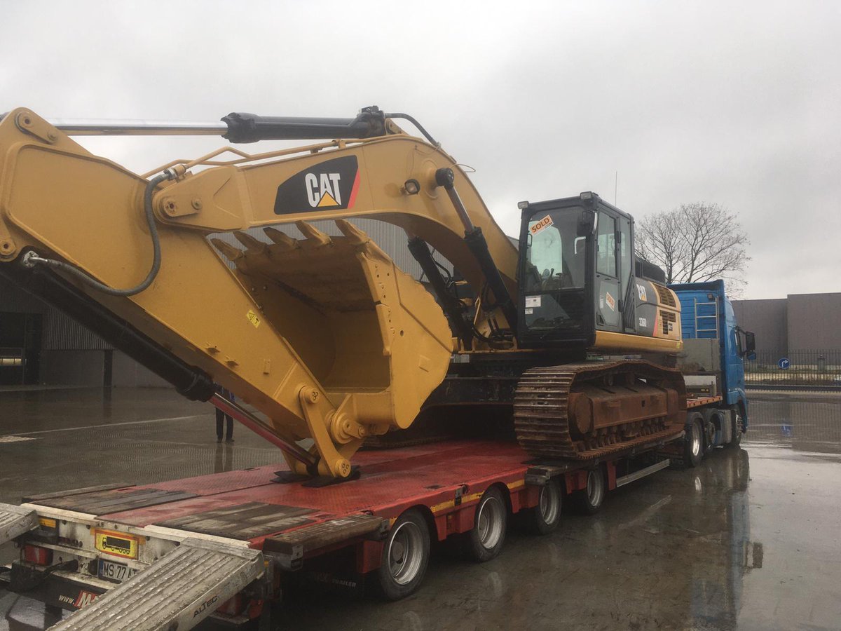 Delta_Machinery's tweet photo. About last week.. 😎

CAT D6T LGP &amp; CAT 336D2L on their way to the port!

Looking for a machine? We have many machines immediately available from our yard in the Netherlands!
https://t.co/JYZbcG6ZsA

#caterpillar #transport #bulldozer #excavator #heavymachinery https://t.co/HNB1OgazAX