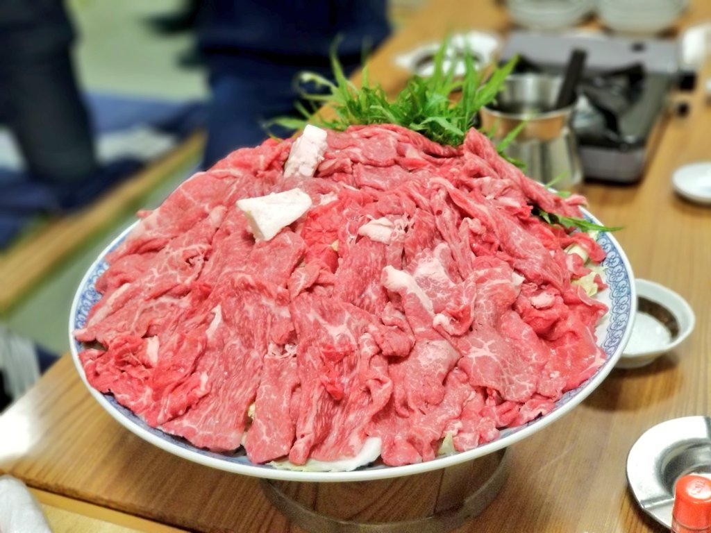 of_use's tweet photo. オブ・ユース忘年会はすき焼きチームvsてっちりチーム！ https://t.co/UGX5qF3YGf
