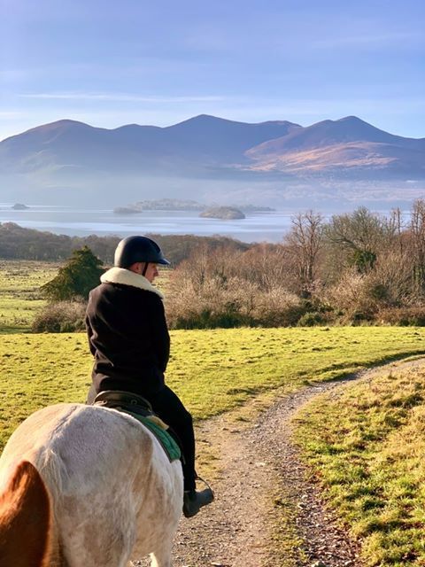 killarneystable's tweet image. Morning adventures in Killarney National Park.
Thanks to jroddy98 for the fab picture. 💚

-
-
-
#Killarneynationalpark #Parkride #Kerry #Reeksdistrict #HorseridinginIreland #Horses #Ireland #Killarney #Tour #Horseriding
