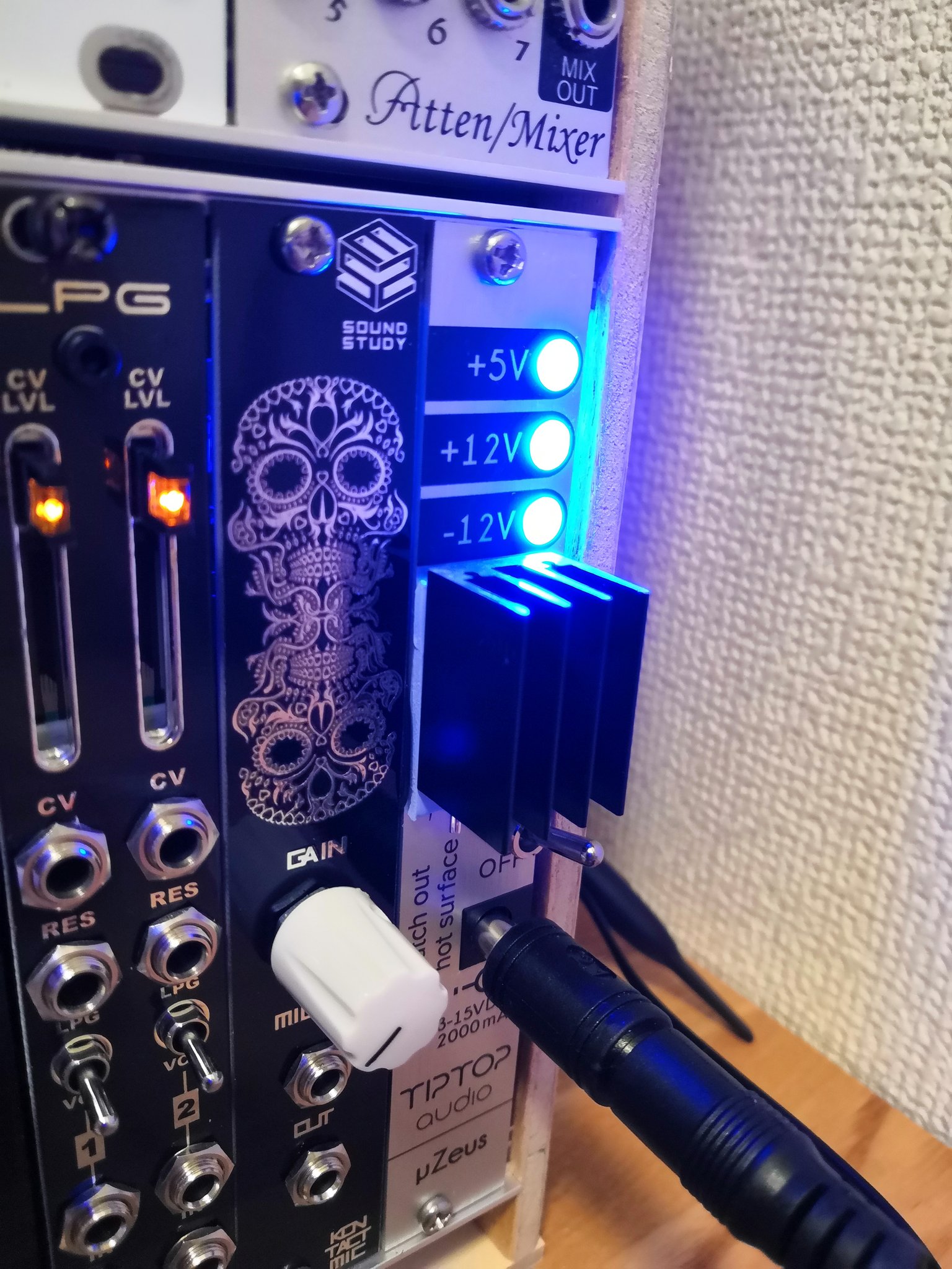 ル 51Ezq-fZxJS._UF350,350_QL50_.jpg