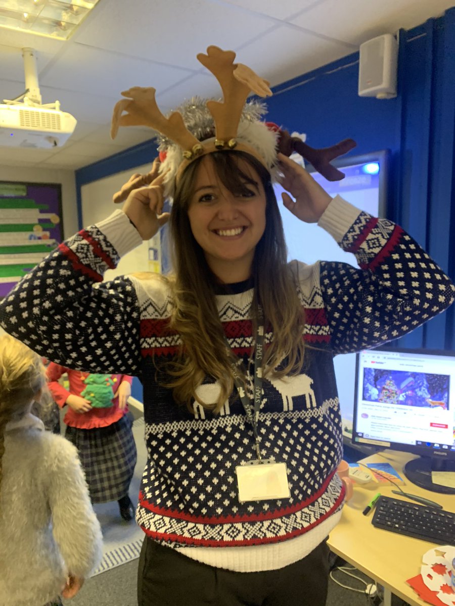 sue_thomas263's tweet photo. @WestonbirtPrep ..and for some teachers the more headgear the better! 🦌🤶🏼🎄 https://t.co/fGojjVDdNK