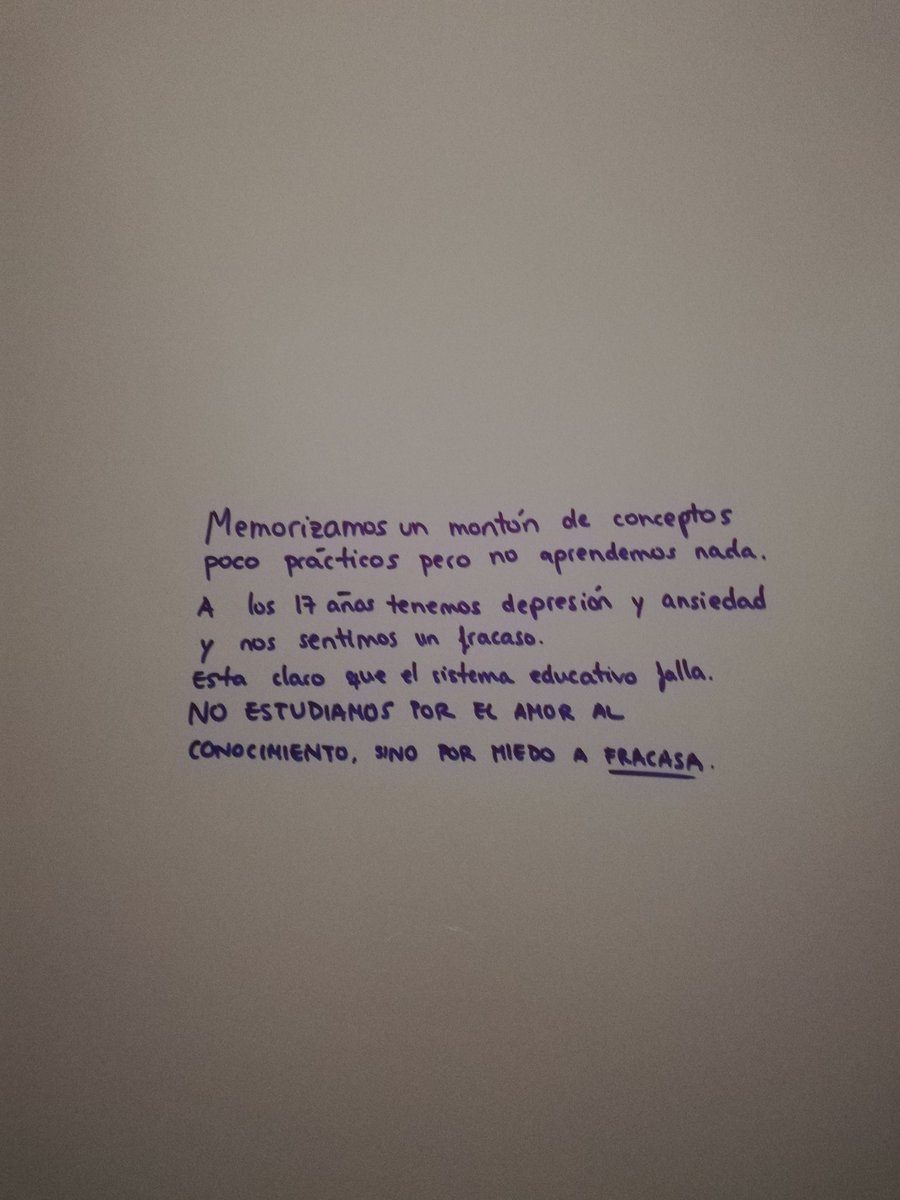 En el baño del instituto... Nada más que decir.