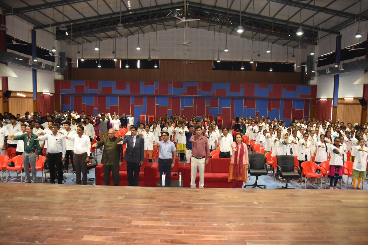 Mam_Sidhpur's tweet photo. #SVEEP voter awareness program for SSR-2020 using Eelctroll literacy club at Gokul University, siddhpur. In presence of DEO @CollectorPatan sir,  @SSiddhpur @CEOGujarat @ECISVEEP https://t.co/ucSrF2b2cc