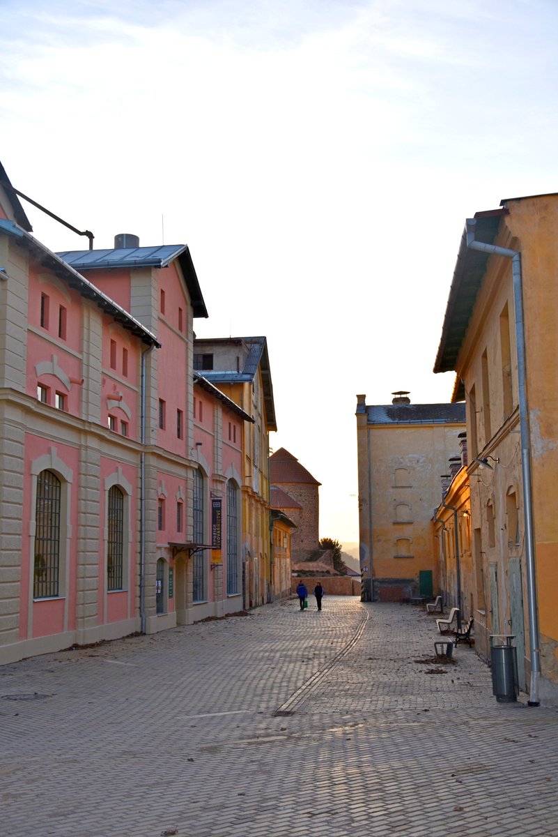 znojmocity_cz's tweet photo. Ulice Hradní 😍 ..nová dlažba, nová brána. Areál pivovaru se nám krásně probouzí k životu. 🤩 #znojemskypivovar
#enoteka #znojmo https://t.co/4fDKhUSIW4