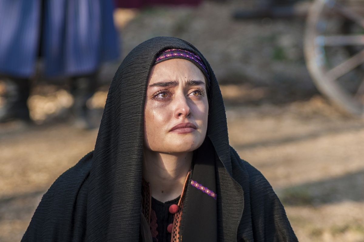 - Bu dağı aşsam bile bir düzlükte ağlayacağım, biliyorum .."