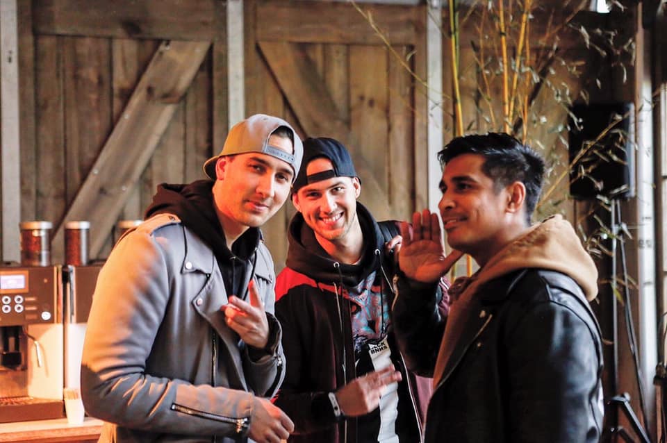 Closing 2019 with 1.000.000 ‘World Wide Thing’ Spotify plays 🌏🌍⚡️⚡️

open.spotify.com/track/6Y4JKmB7… #worldwidething