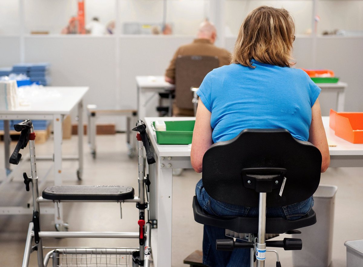 ChangeCreators's tweet image. Mensen met een handicap kunnen onvoldoende meedoen in de samenleving, terwijl zij daar wel alle recht toe hebben. Dat blijkt uit verschillende rapporten. Ze hebben minder vaak betaald werk en voelen zich minder meetellen in de maatschappij: nrc.nl/nieuws/2019/12…