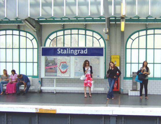 Станция сталинград в парижском метро. Сталинград площадь павших борцов 1942. Площадь сталинград во франции. Площадь и станция сталинград. Бульвар сталинград в париже.