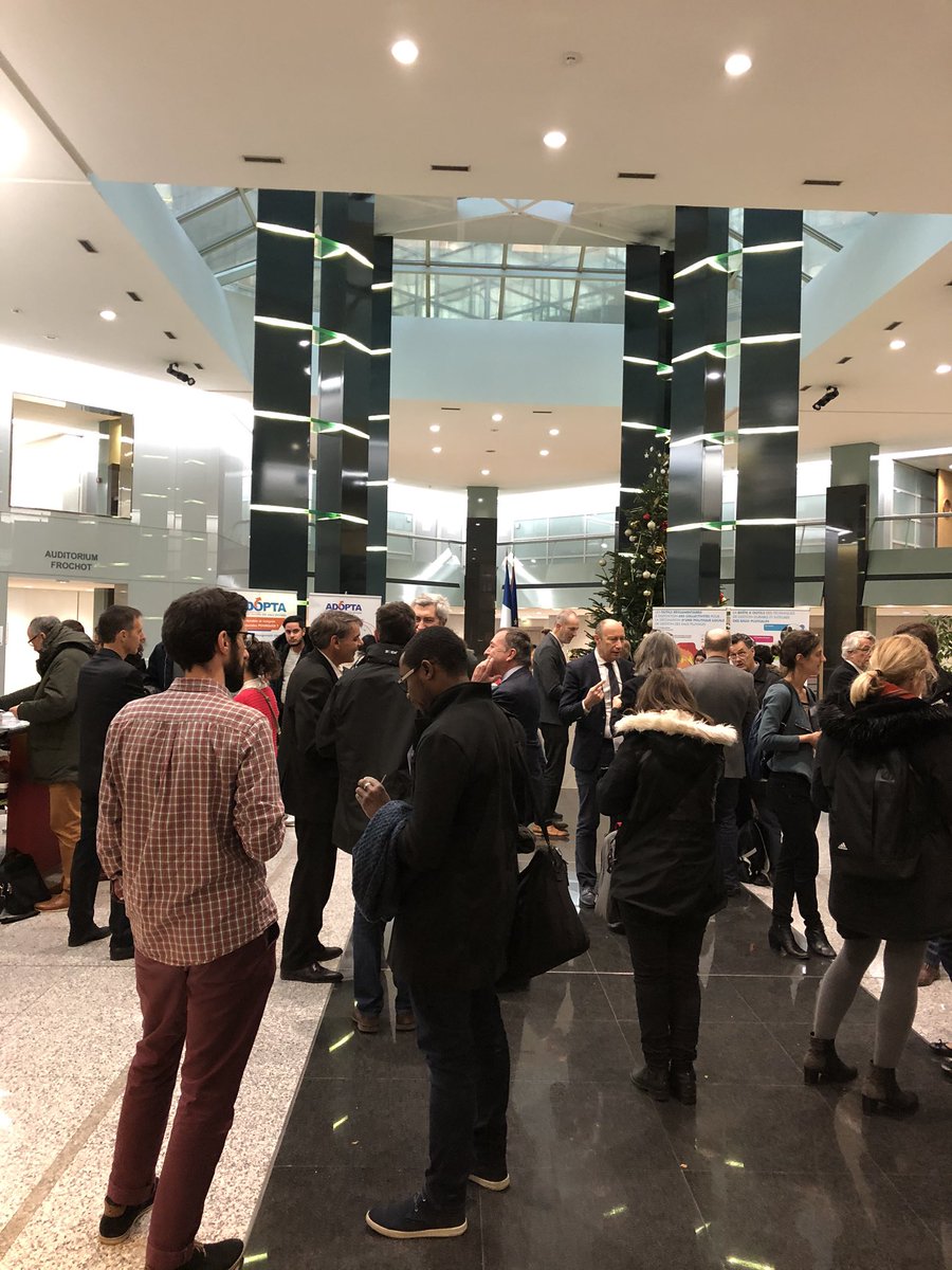 Séminaire eaux pluviales : aménageons sous la pluie! Le #Siaap et ses partenaires échangent sur les principes et les solutions qui permettent de faire de la pluie une ressource au service de l’aménagement francilien.