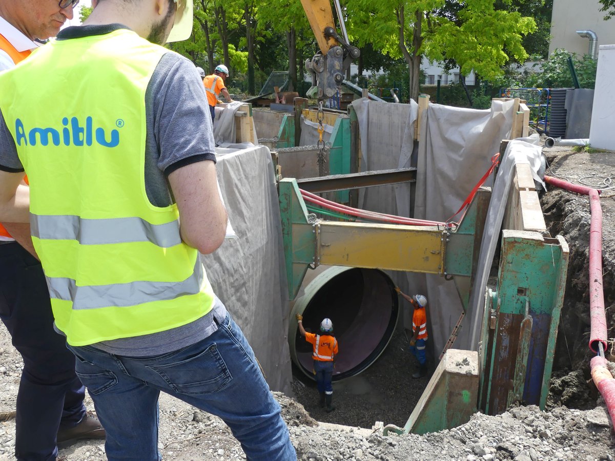 Combined #sewer system upgrade feat. 6 XL storage tanks, #Hobas #GRP #pipes DN2400 (supply #pipeline) &amp; a vertical #Flowtite #GRP pipe DN3000 (flushing system). Read the entire case study in the latest Amiblu Stream magazine: bit.ly/2smfCWr (p.15/16)