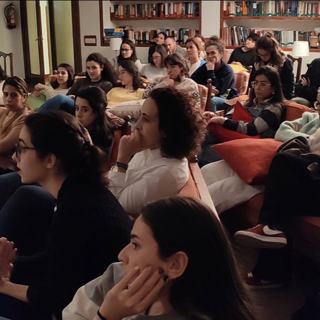 CMPenalba's tweet photo. GRACIAS! Ignacio Lasierra @mundoimplacable profesor de @_usj_ por tu charla e ideas básicas para un buen discurso.Proyecto Apertus  2020 - No tengas miedo, convence con tus argumentos- ¿Quieres aprender a debatir? Próximamente https://t.co/AeipHmoXku