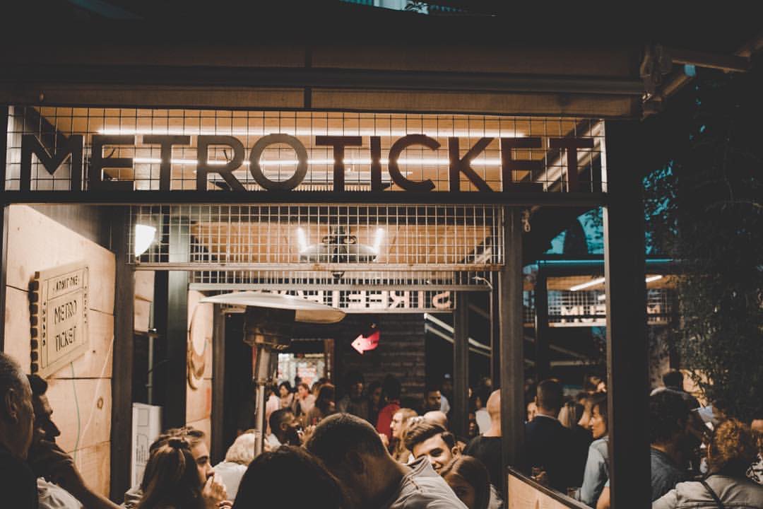 Familia, que ya es #viernes 🤘🏻 Y ya tenemos nuestros cubos con calefactores 🔥 preparados para hacer, de estos fríos días, buenos #MomentosTribeca 😊

Llama a tus amigos y comienza a disfrutar 🍔🍟🥗🍺🍰

#leonesp #igersleonesp #bestintown #restaurant #cerveza #vermut