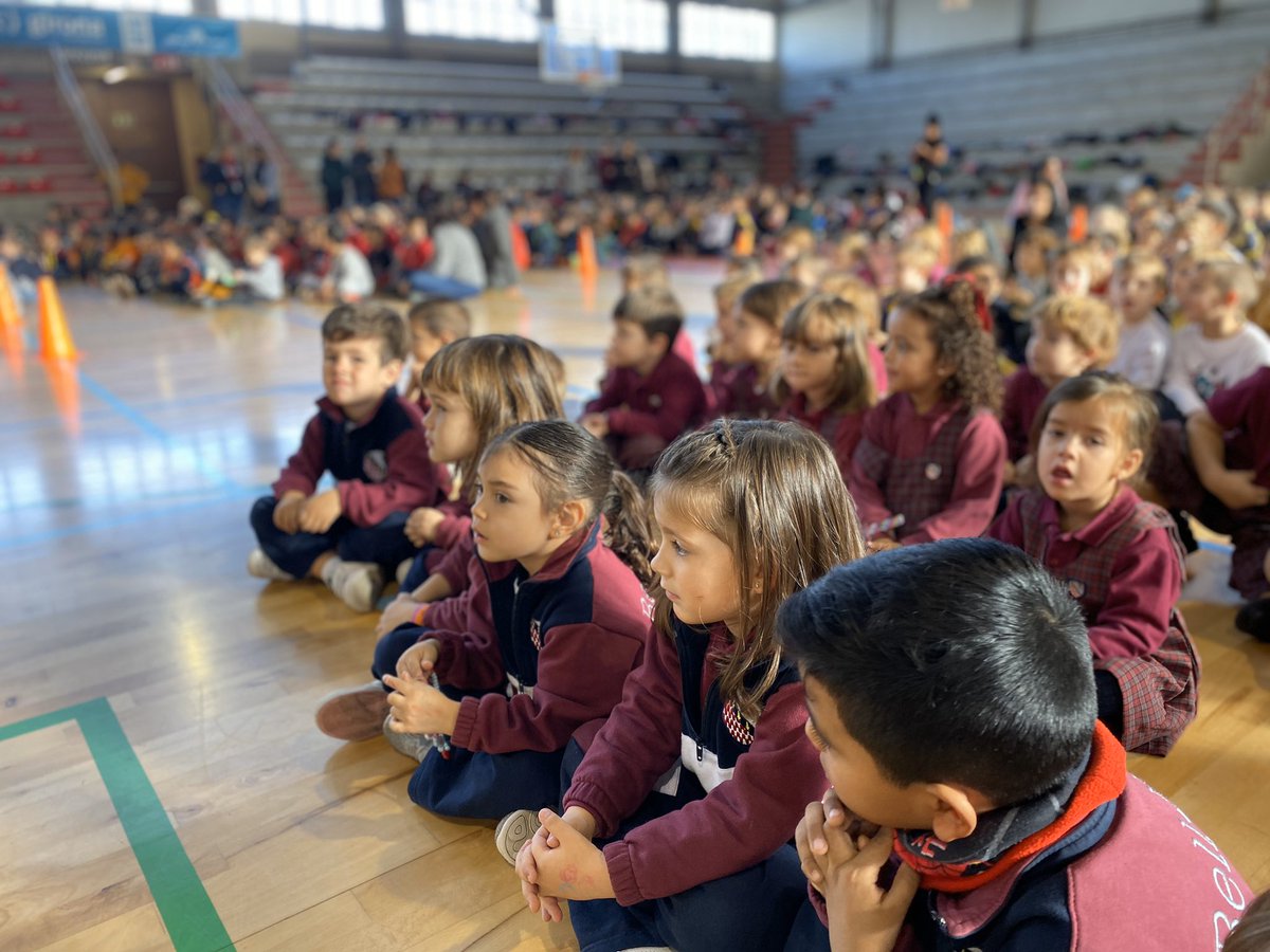 InfantilBllc's tweet photo. Moltíssimes gràcies @girona_cat @elcorteingles #Girona @manaiesdegirona i #LaCaseta per la bona organització de l’entrega de premis del #concursdefanalets . Felicitats a totes les escoles participants i guanyadores ! 
#segonpremi per #infantilbllc 👏🏻 https://t.co/mUQ2Ounjrn