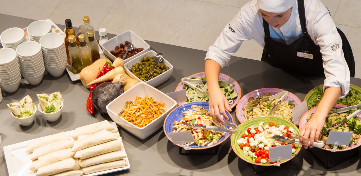 Hutten is nummer 1 in de categorie catering van MT1000 van @MTnieuws, het grootste onderzoek naar de kwaliteit en populariteit van zakelijke dienstverleners in Nederland. Supertrots! hutten.eu/blog/hutten-be… #circulair #gezond #vitaliteit #duurzaam
