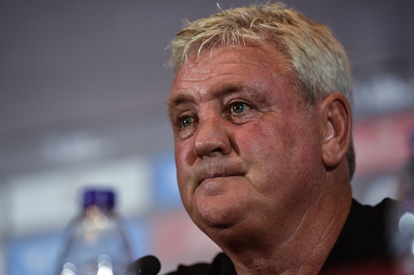 talkSPORT2's tweet photo. NOW: It's #PressConferenceFriday with @Russ_Hargreaves!
Hear from:
🔴 Ole Gunnar Solskjaer #MUFC
⚪️ Steve Bruce #NUFC
🟣 Dean Smith #AVFC
📻 Tune in → https://t.co/RVd0SxkO0q https://t.co/dUVxh4ZWV8