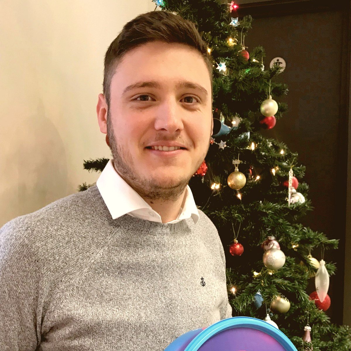 Someone looks happy with his surprise from the Advent calendar. #Samuel Hicks
#adventcalendar #dbsdatamarketing #fridaymood