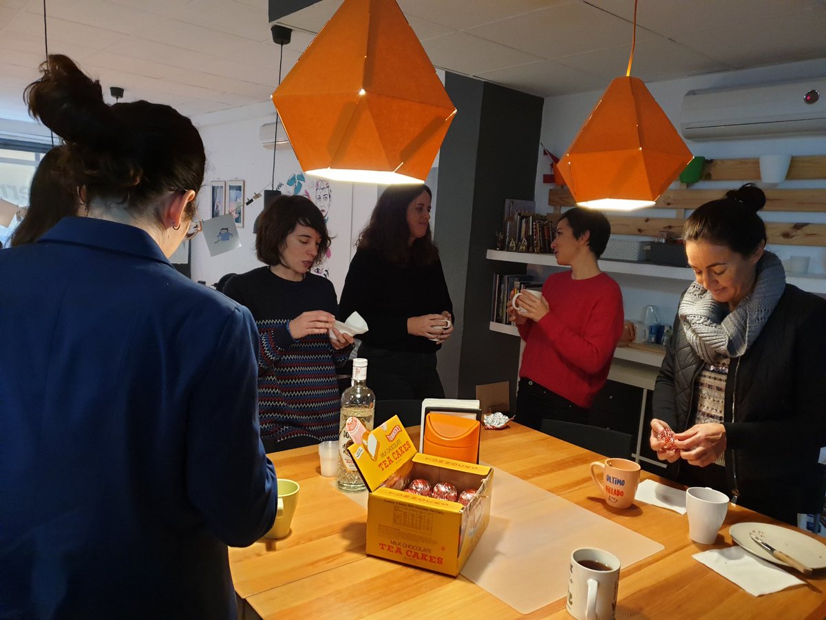 🏴󠁧󠁢󠁳󠁣󠁴󠁿Today I'm treating my office colleagues to a #Scottish Friday cake at <a href="/espacioerranTe/">erranT cowork</a> #Granada 

#Tunnocks Teacakes have been made since 1890, its a family business &amp; these typical treats are delicious with a cuppa.