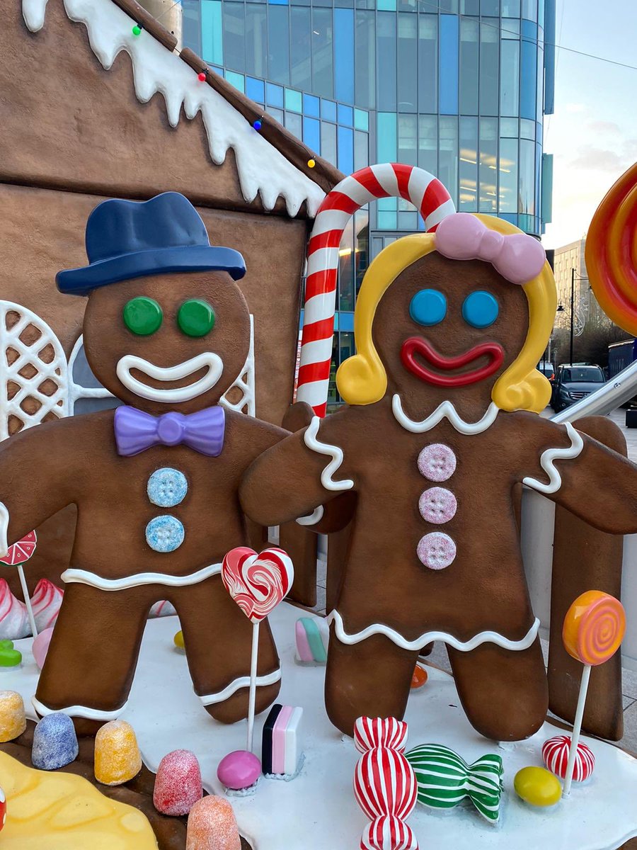 wearecowshed's tweet photo. Look what @FOR_Cardiff’s elves have been up to overnight👀🍬🧁🍭
The house is back with some new additions🤩
Share your photos using #GingerbreadMun or #TyBachSinsir for a chance to win a £100 @FOR_Cardiff Gift Card! https://t.co/G6n6g3BWgw