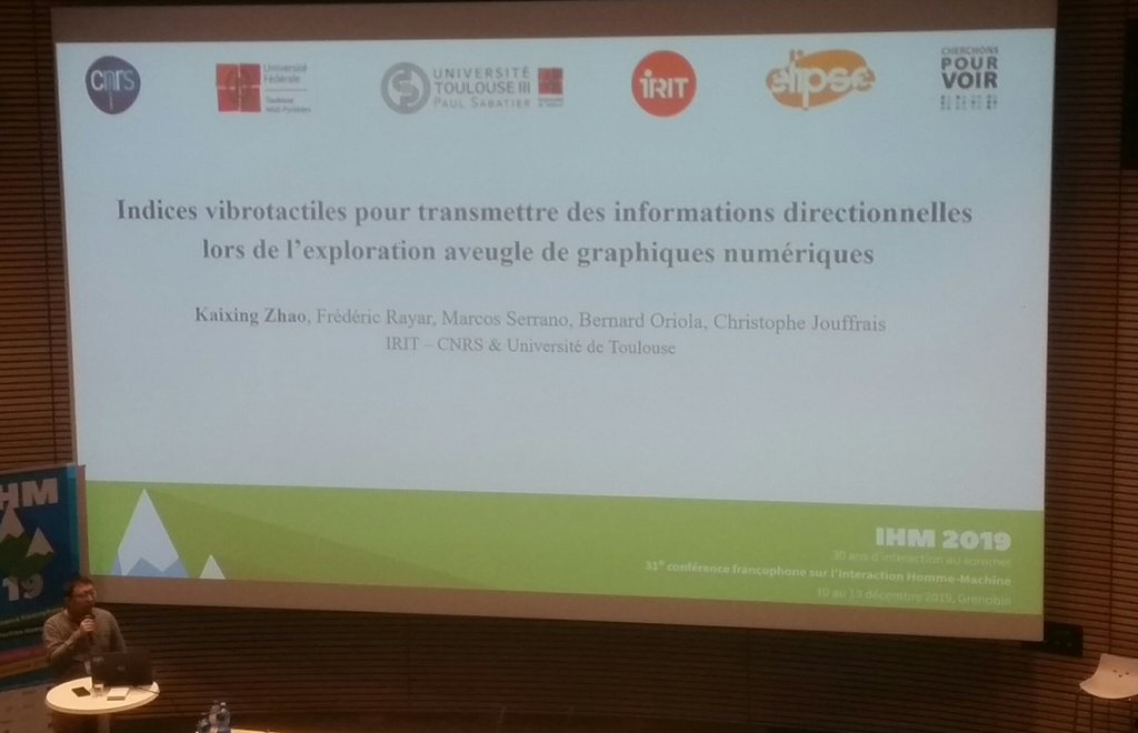 Kaixing Zhao présente son article : Indices Vibrotactiles pour transmettre des informations directionnelles lors de l'exploration aveugle de graphiques numériques. <a href="/IRIToulouse/">IRIToulouse</a> <a href="/ihm2019/">IHM'19</a> #IHM19 <a href="/Cherchons_Voir/">Cherchons pour voir</a>