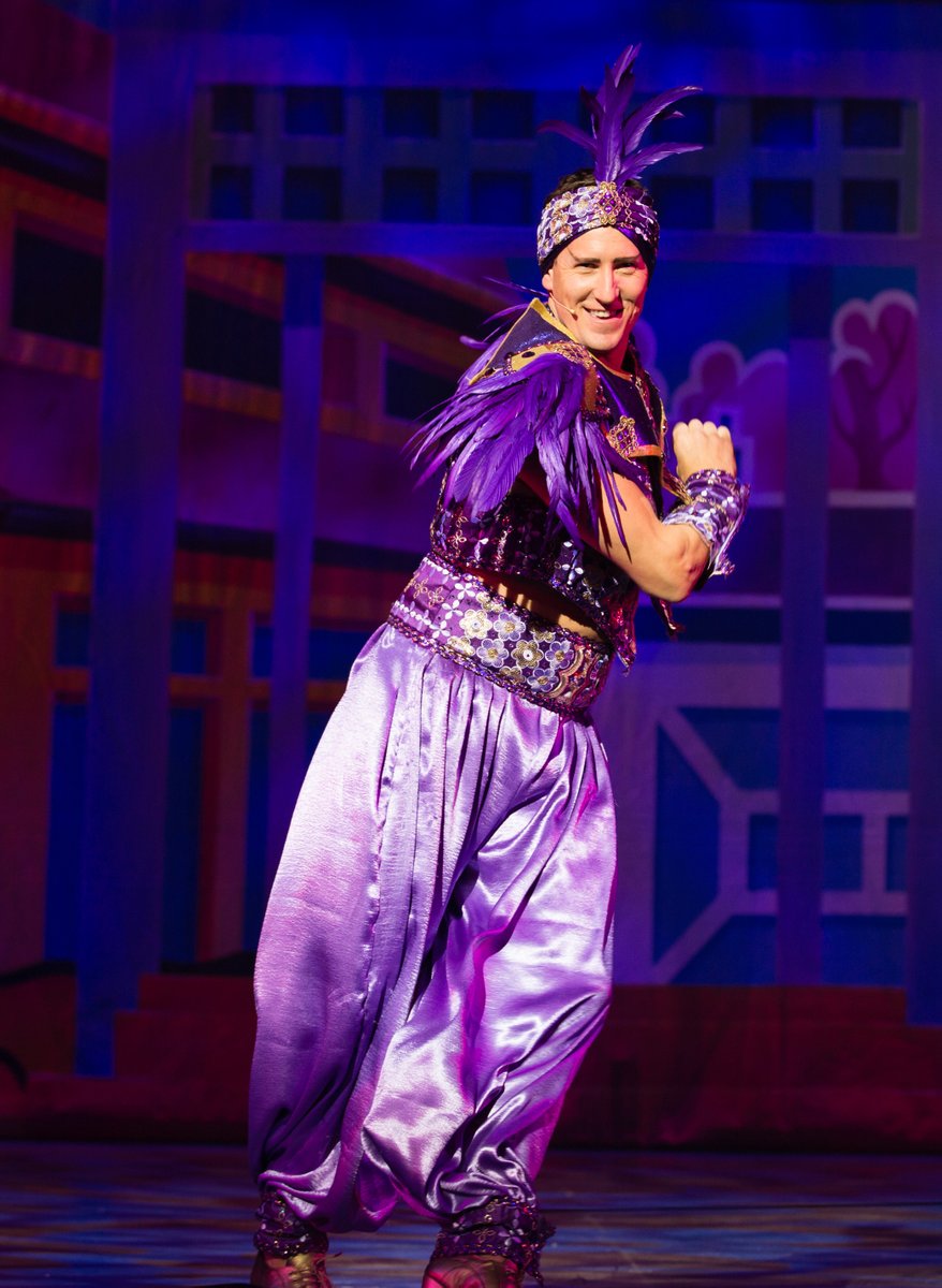 PerfPilchards's tweet photo. ⭐⭐⭐⭐⭐ review from @bobheather10: Aladdin - New Victoria Theatre (@WokingTheatre) from @QdosPantomimes and starring @BrendanCole @BobbyDavro1 @MischaEckersley @pearcebarron @PhippsDavis #DawsonChance 
https://t.co/ya38Qryk7F via @SardinesMag https://t.co/tWYmm6ryBu