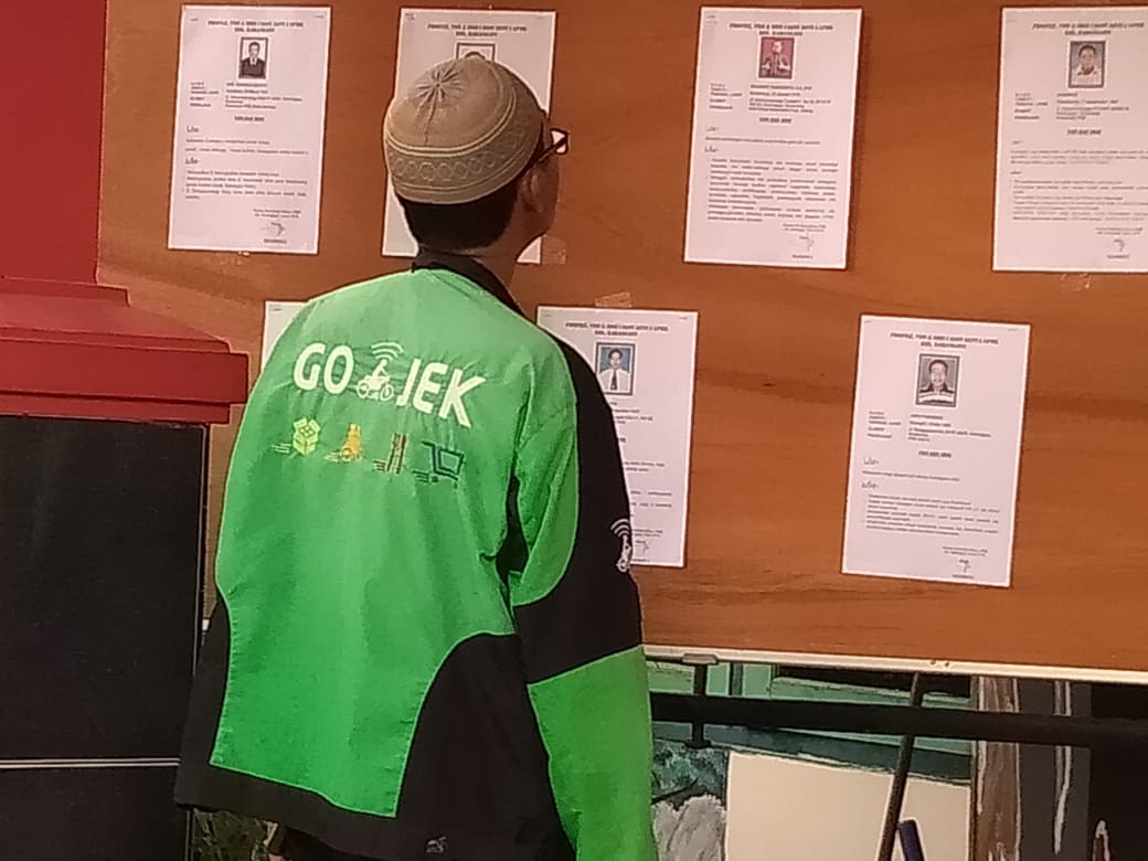 Warga <a href="/kelkarangayu/">kelurahan karangayu</a> antusias mensukseskan dan mendukung kandidatnya dalam pemilihan Ketua LPMK yg baru. Terdapat 7 kandidat yg masing2 sudah mempunyai visi misi untuk menjadikan Karangayu yg lebih hebat!
Cc: <a href="/hendrarprihadi/">Hendi (Hendrar P)</a> <a href="/mbakITASMG/">HevearitaGunaryati R</a> <a href="/Kec_SMGBarat/">Kec Semarang Barat</a> <a href="/tartikaho/">tartik</a>