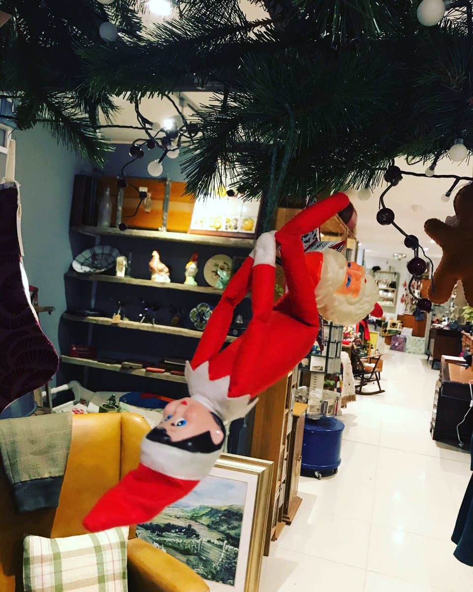 🎶 She came in on a saaaaaanta ball...🎶
Eat your heart out Mylie 😂 #bettythebogroveelf #antiquesforsale