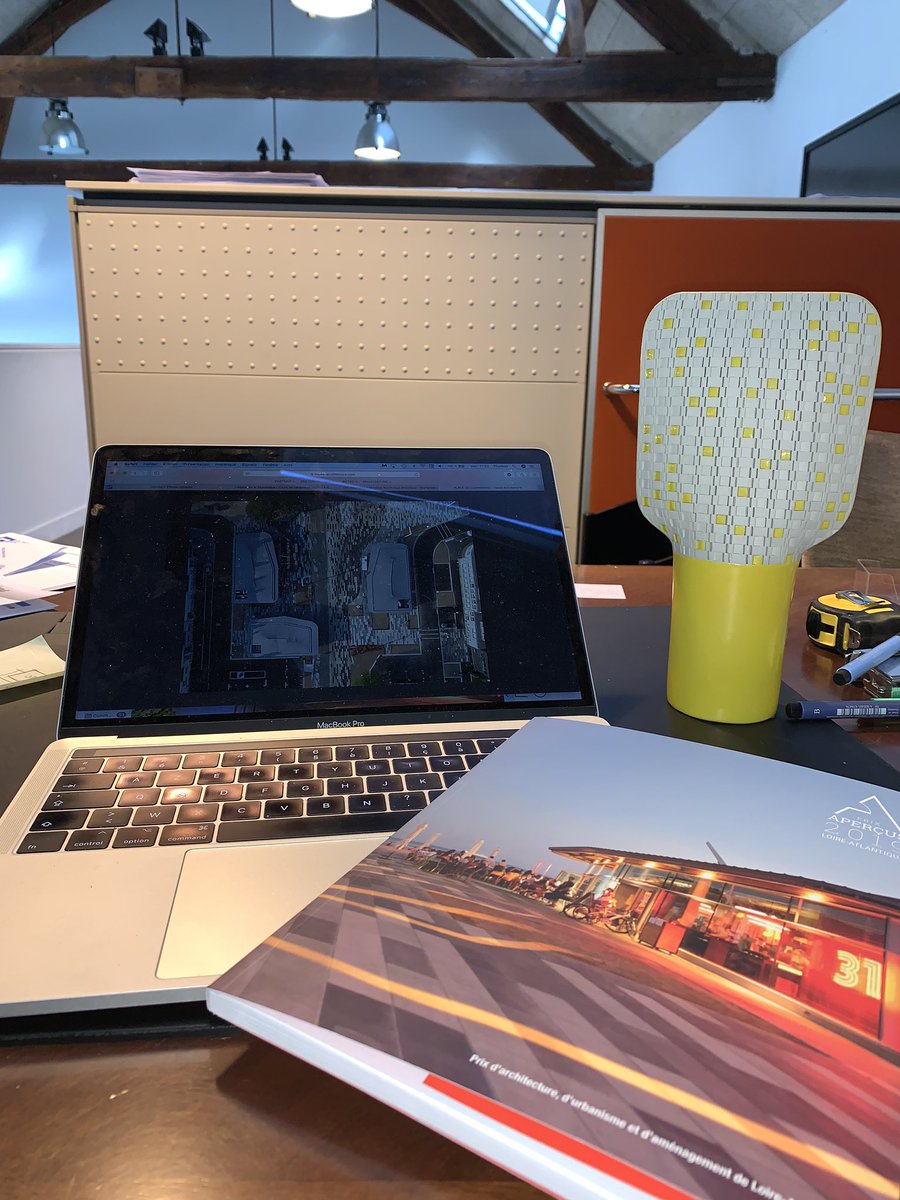 thomasbonnier's tweet photo. Quand tu arrives au boulot et qu’un joli trophée de @helenemorbu t’attend sur ton bureau....#Apercus44
#placeducommando #sonadev #saintnazaire https://t.co/gM9f2mcAUt