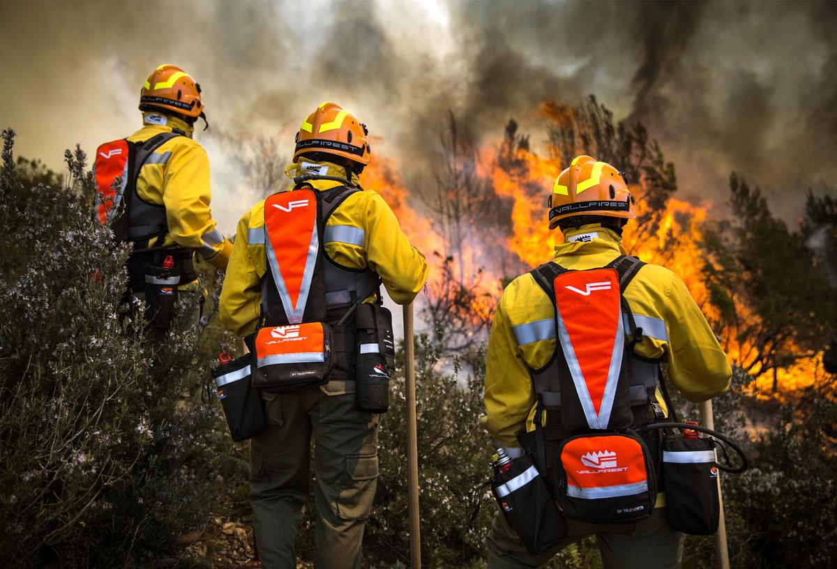 Een NIEUW en mooi merk in ons assortiment is de natuurbranduitrusting van Vallfirest! Vallfirest biedt een breed scala aan hoogwaardige producten die de maximale veiligheid bieden aan natuurbrandbestrijders. Meer informatie?👉 bit.ly/35bX4H7
#brandweer #veiligwerken