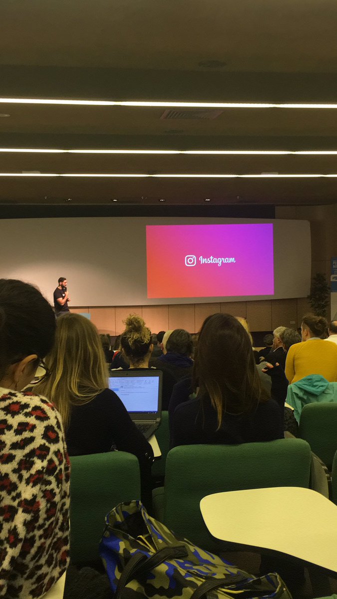 ASeetyz's tweet photo. On passe à #instagram ! 
Toujours en direct de la @CCIBayonnePB qui nous aide, entrepreneurs, communicants à nous former ! 
#mileskercci https://t.co/VhtbTUzq8A