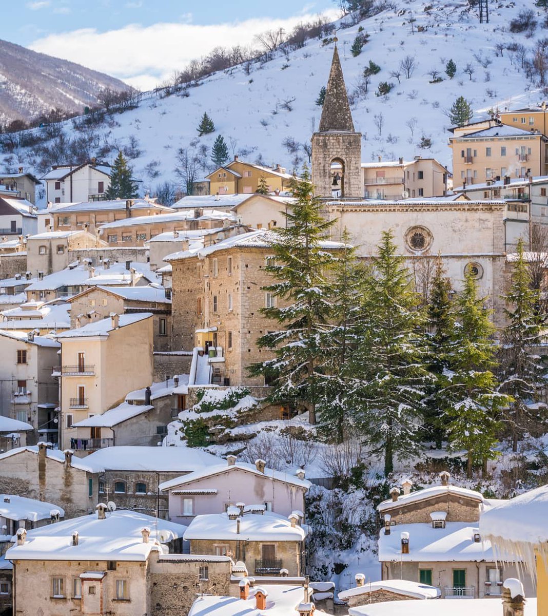The charming borgo of Scanno, one of "#Italy's most beautiful villages" in Abruzzo!
Let's visit the Abruzzo National Park and its treasures 👉 bit.ly/Abruzzo_Nation…
#TreasureItaly <a href="/VisitAbruzzo_uk/">Your Abruzzo</a>
📷 IG stevaleri