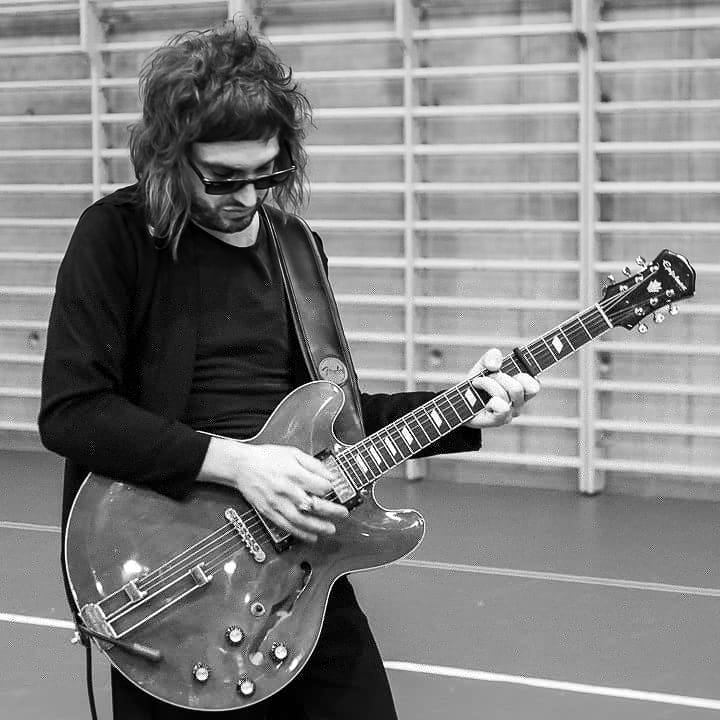 DowntoGround's tweet photo. Paul shooting the new videoclip! https://t.co/XVSxVnoa7F