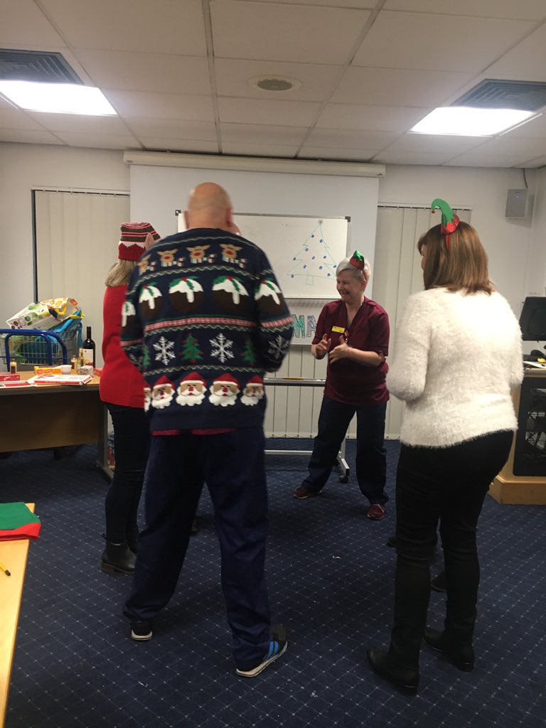 Division A Christmas lunch 🥪🥨🧁🎄🎅🏼🤶🏻 #quizmaster #passthesnowball #playyourcardsright