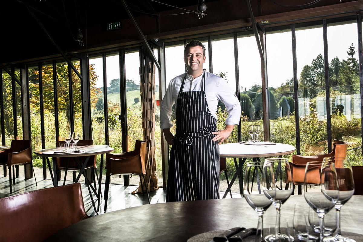 En 2003, Alexandre Gauthier reprend le restaurant de son père. 
Il modifie entièrement l'établissement et y ajoute des chambres pour créer un lieu à son image, proche de la nature, qui invite à la rêverie et à la déconnexion... bit.ly/2Eb6rL8

Source <a href="/lhotellerieLHR/">lhotellerieLHR</a>