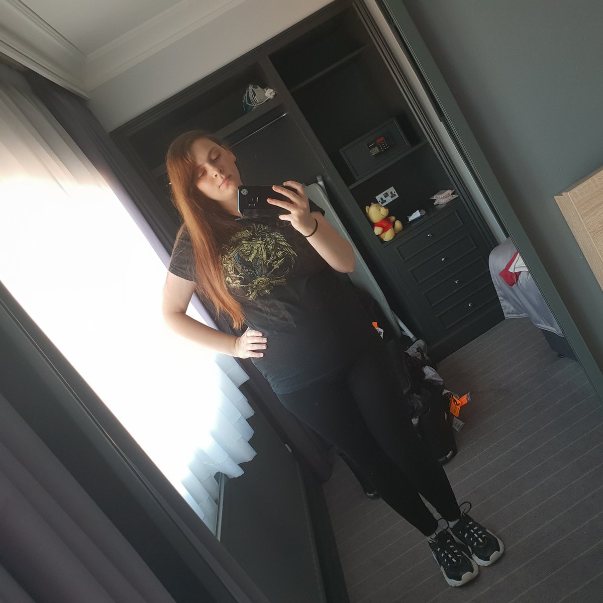 Hayleian93's tweet photo. Whilst I was staying down South #needajacket #WorldofWarcraft #woman https://t.co/HTjWPk8rjb