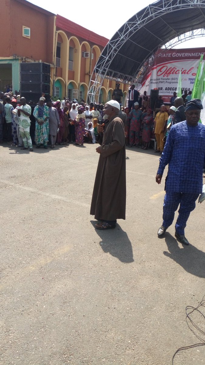 dejiadefila's tweet photo. Beneficiaries of the program from Ede South and Boluwaduro LGAs in Osun State also spoke at the SGT launch... @Osun_socu @yesso_focu @GboyegaOyetola @Yemisi_Haastrup @Lolami_loba https://t.co/iBW7WmHefQ