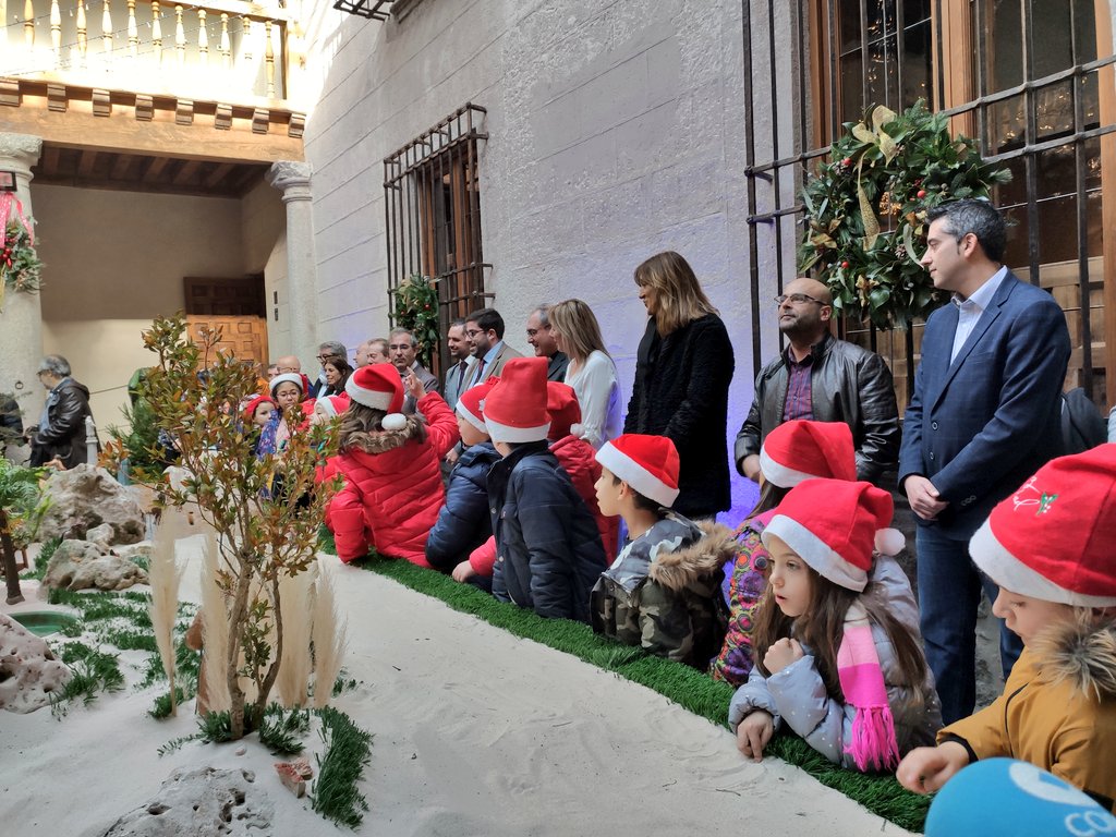 CsAvilaCiudad's tweet photo. 🎄 Los concejales del Grupo Municipal han estado presentes en la inauguración del Belén Municipal, situado este año en el Palacio Caprotti para garantizar la #accesibilidad ♿ de todos los #abulenses
#FelicesFiestas #ComienzaLaNavidad #AvilaEsNavidad #Avila https://t.co/nWr3ZhrrMz