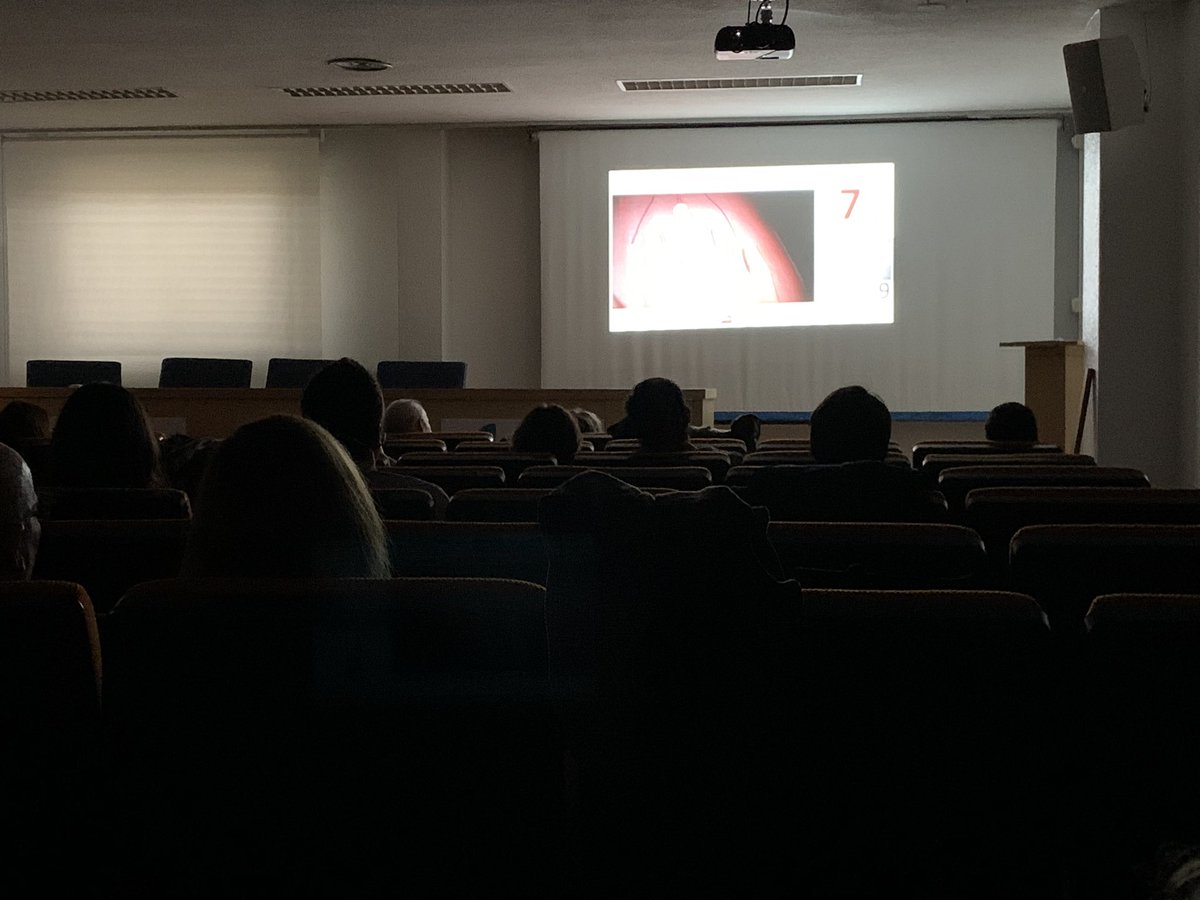 Curro_Blanco's tweet photo. Llenazo en el Salón de Actos del #CAUSA para las cirugías en directo simultáneas del “I Curso de Cirugía de la Pared Abdominal” organizado por el Servicio de Cirugía General de #Salamanca
#SoMe4Surgery #ParedAbdominal #Cirugia #ACIRCAL #Sacyl https://t.co/MO0GCtgORX