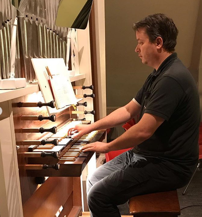 GKOttoland's tweet photo. Oh...wat jammer... Zondagmorgen a.s. is organist @Poul_Sophie voor het laatst bij ons. Geniet nog een keer van zijn inspirerende orgelspel... https://t.co/87s30bsFzN