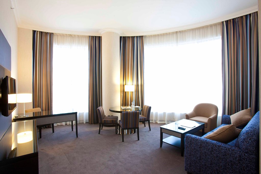 CopthorneDoha's tweet photo. Our suites are considered the pinnacle of comfort, excellence and convenience!

#Copthornedoha #Hotel #DohaQatar https://t.co/0KdKFJoqdg