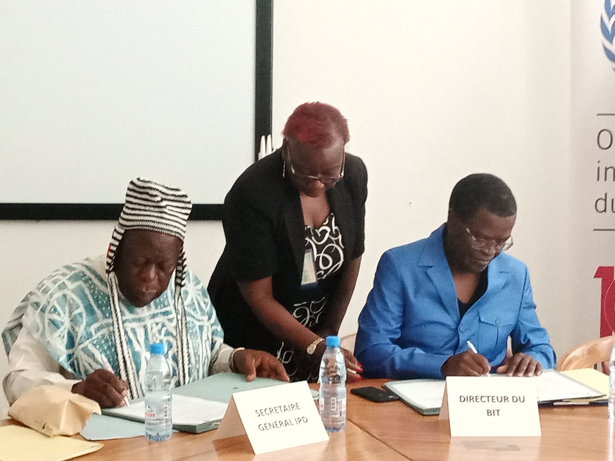 Signature, ce jour, d'un MOU entre l'ETD/BP-Yaoundé et l'Institut Panafricain pour le Développement (IPD en vue de l'élargissement de notre portefeuille de partenariat avec les institutions académiques et de recherche en développement.
<a href="/ColonjuwonILO/">Cynthia Samuel-Olonjuwon</a> 
<a href="/petervan_rooij/">Peter van Rooij</a> 
<a href="/ILOAfrica/">ILO Africa</a>