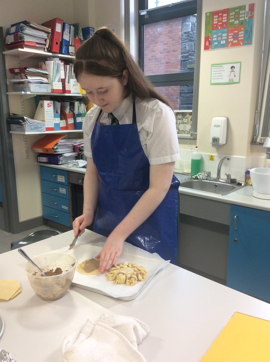 st_dept's tweet photo. Christmas in HE. Christmas Star Bread made in Hospitality. The aroma is so spell blindingly good. Caitlin a star baker.@StCeciliasDerry #outstanding #jointeamgreen https://t.co/RAUUymutEz