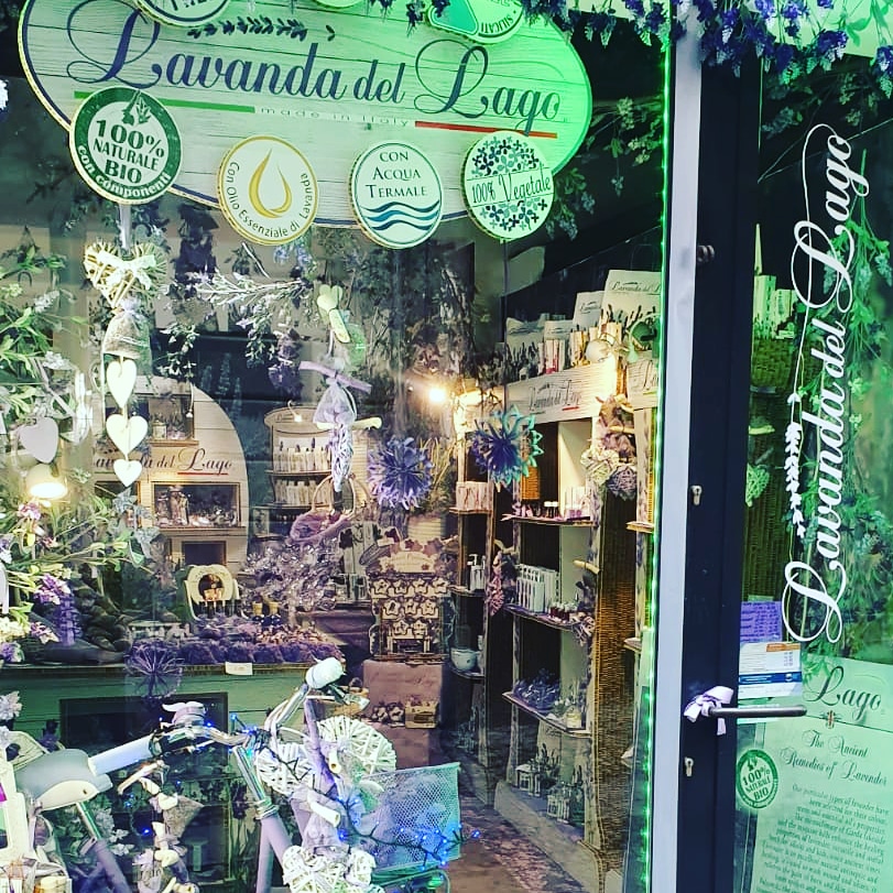 #ComerSee #cernobio #bellagio  #comolaketoday #ItalienischeKosmetik #lugano #chiasso #путешествиепоиталии #porfume #porfumo #Parfüm #como #italien #озерокомо #comotoday #comocity #comolife #lagodicomo #comocentro #comoshop #шоппинг #comolake🇮🇹 #comoitalia #comonight #comotoday