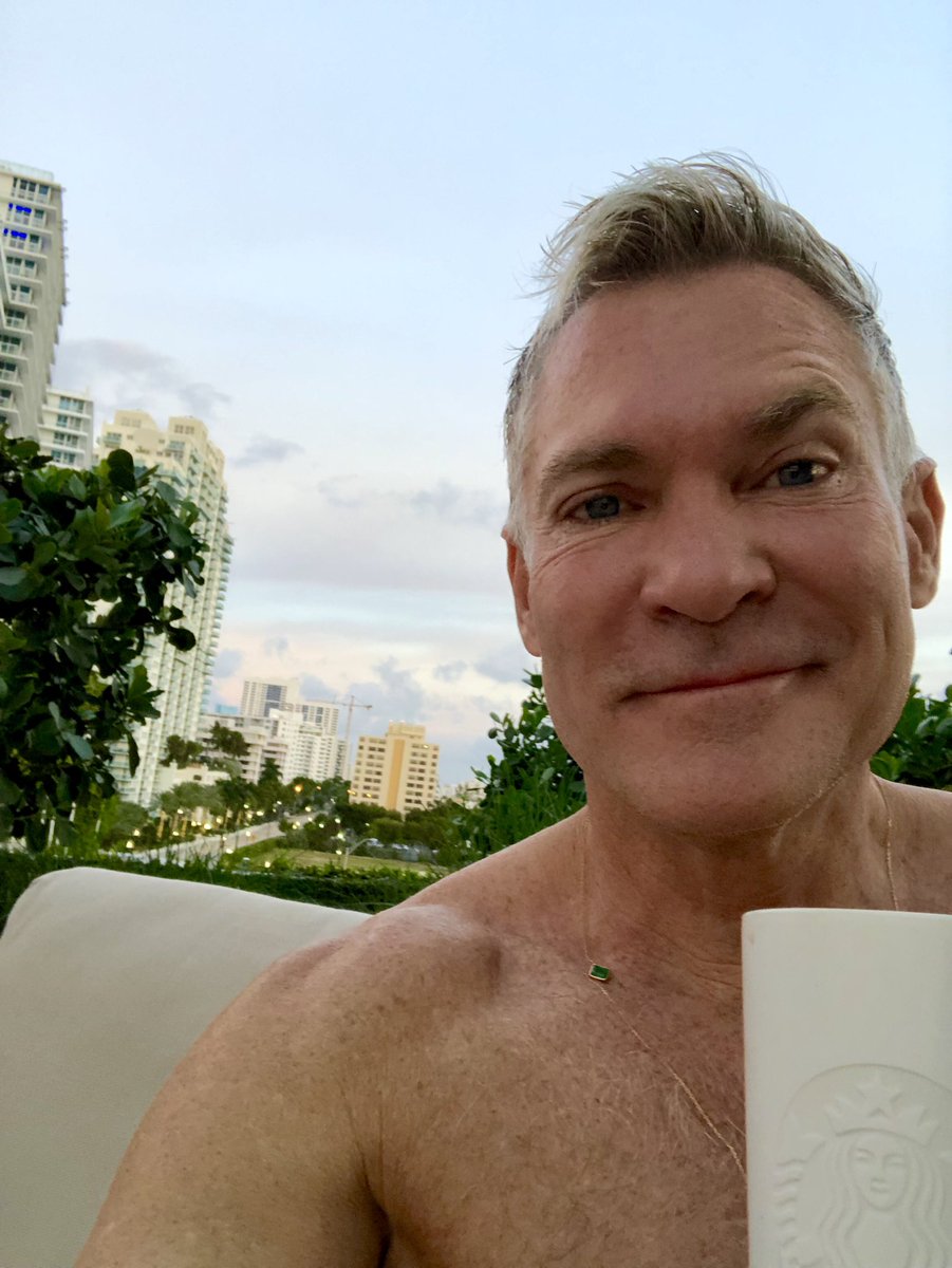 SamChampion's tweet photo. Good morning from #Miami #tgif. With @ArtBasel done.. we are taking a vaca now b4 the holidays! Back on @ABC7NY #Christmas week thru #NewYear ! BUT, still awake for your #sunrise pics #bringcoffee #sharesunrise #bekindoutthere https://t.co/t8RbsuzzlN