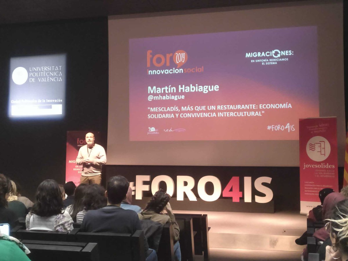 Hoy estamos en el Foro de Innovación Social #Foro4IS escuchando a nuestro querido Martín hablar del proyecto social <a href="/Mescladis/">Mescladís</a>. Aquí su historia 👉🏼👉🏿👉👉🏻👉🏽youtube.com/watch?v=FMA8ha… 

#PiensoLuegoActúo #PiensoLuegoMartín
