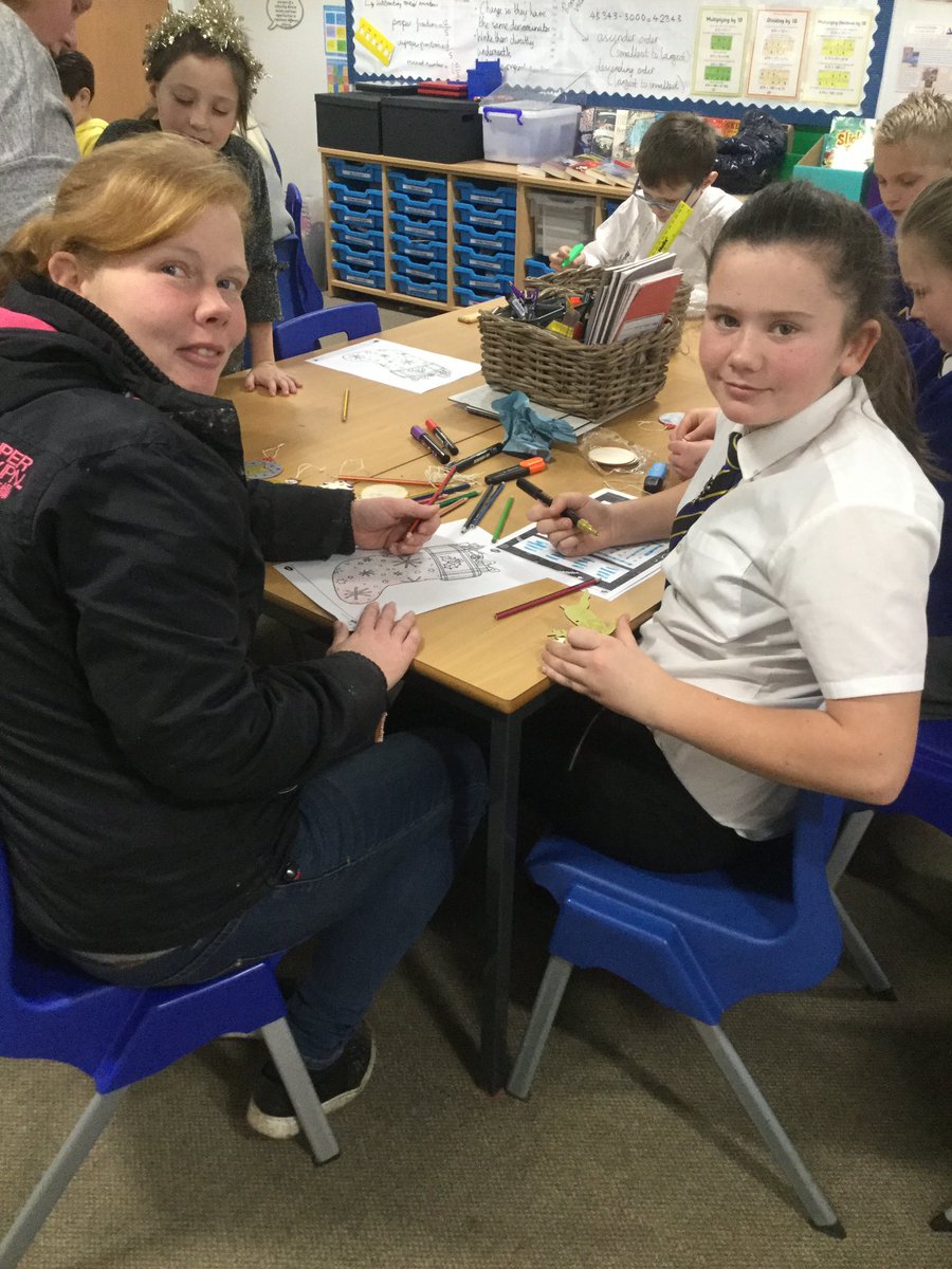 SimpsonsLane6C's tweet photo. I think the parents enjoyed the Christmas crafts more than the children did @SimpsonsLane https://t.co/OUVqEpGYeJ