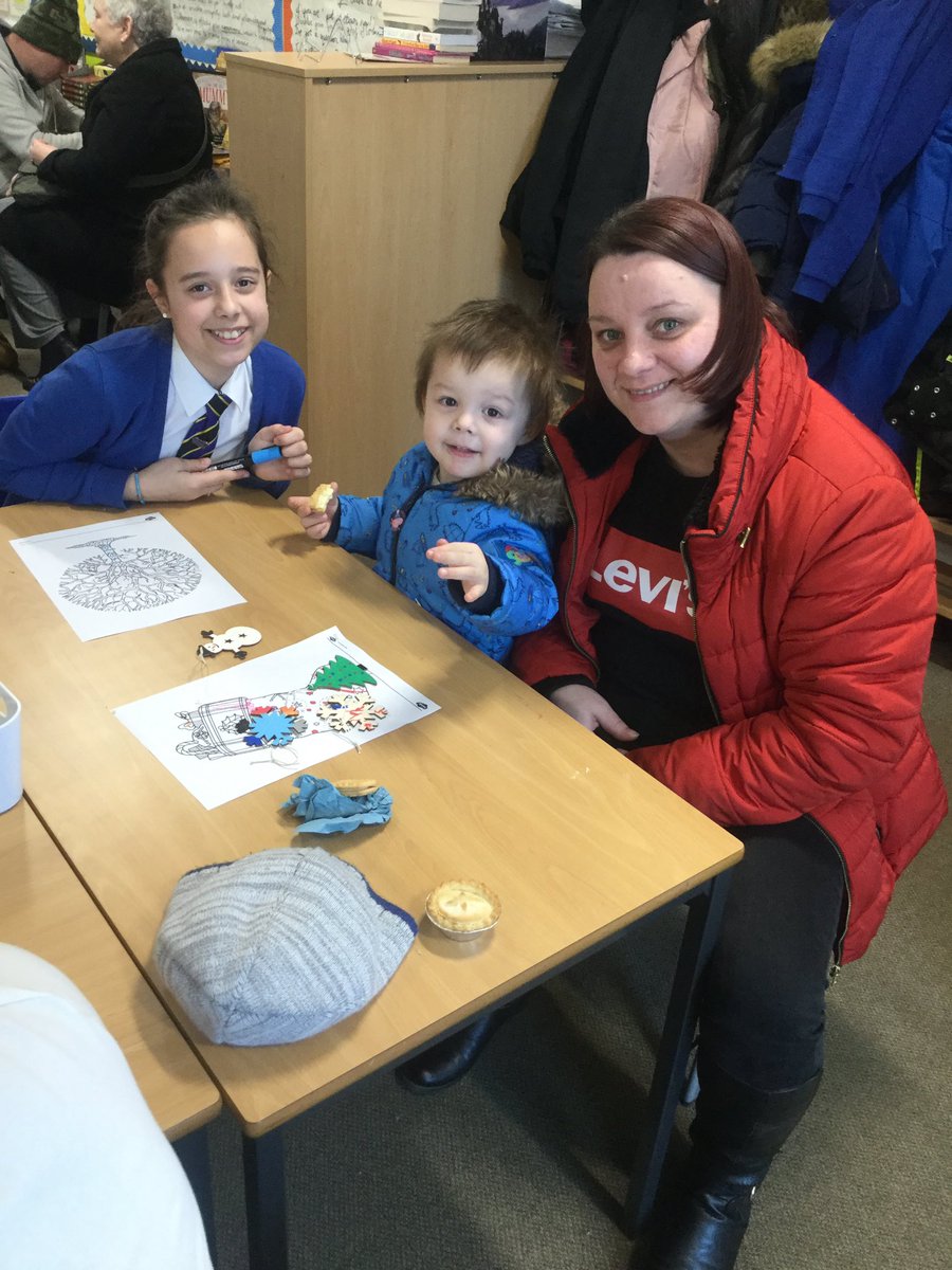 SimpsonsLane6C's tweet photo. I think the parents enjoyed the Christmas crafts more than the children did @SimpsonsLane https://t.co/OUVqEpGYeJ
